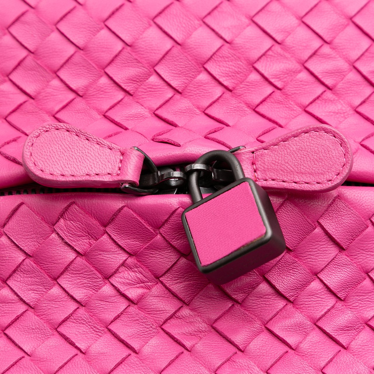 Bottega Veneta Nappa Intrecciato Cube Shoulder Bag Roze