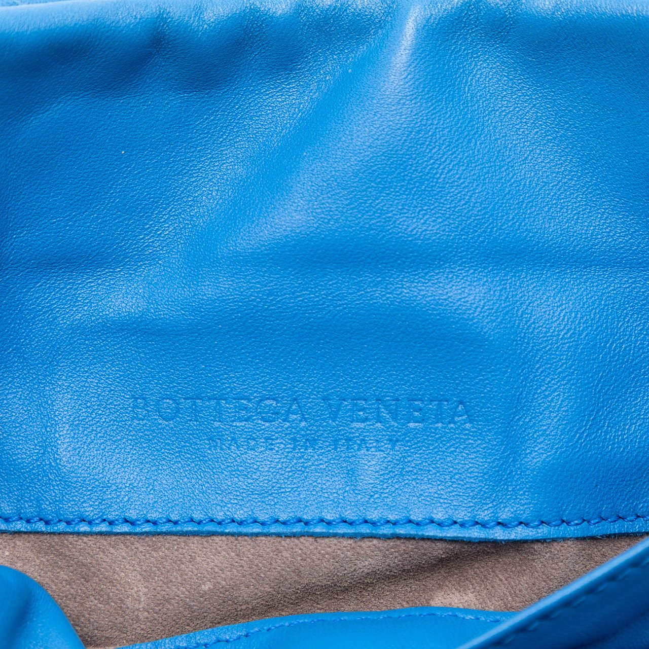 Bottega Veneta Mini Nappa Intrecciato Expandable Chain Flap Crossbody Blauw