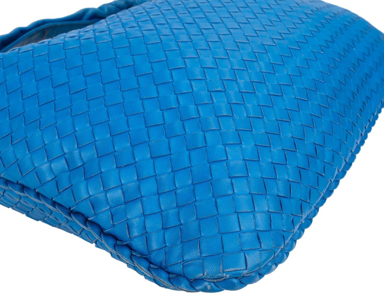 Bottega Veneta Intrecciato Leather Belly Shoulder Bag Blauw