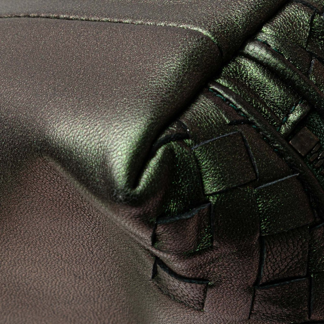 Bottega Veneta Small Nappa Intrecciato Iridescent Scarabee Cosmetic Pouch Groen