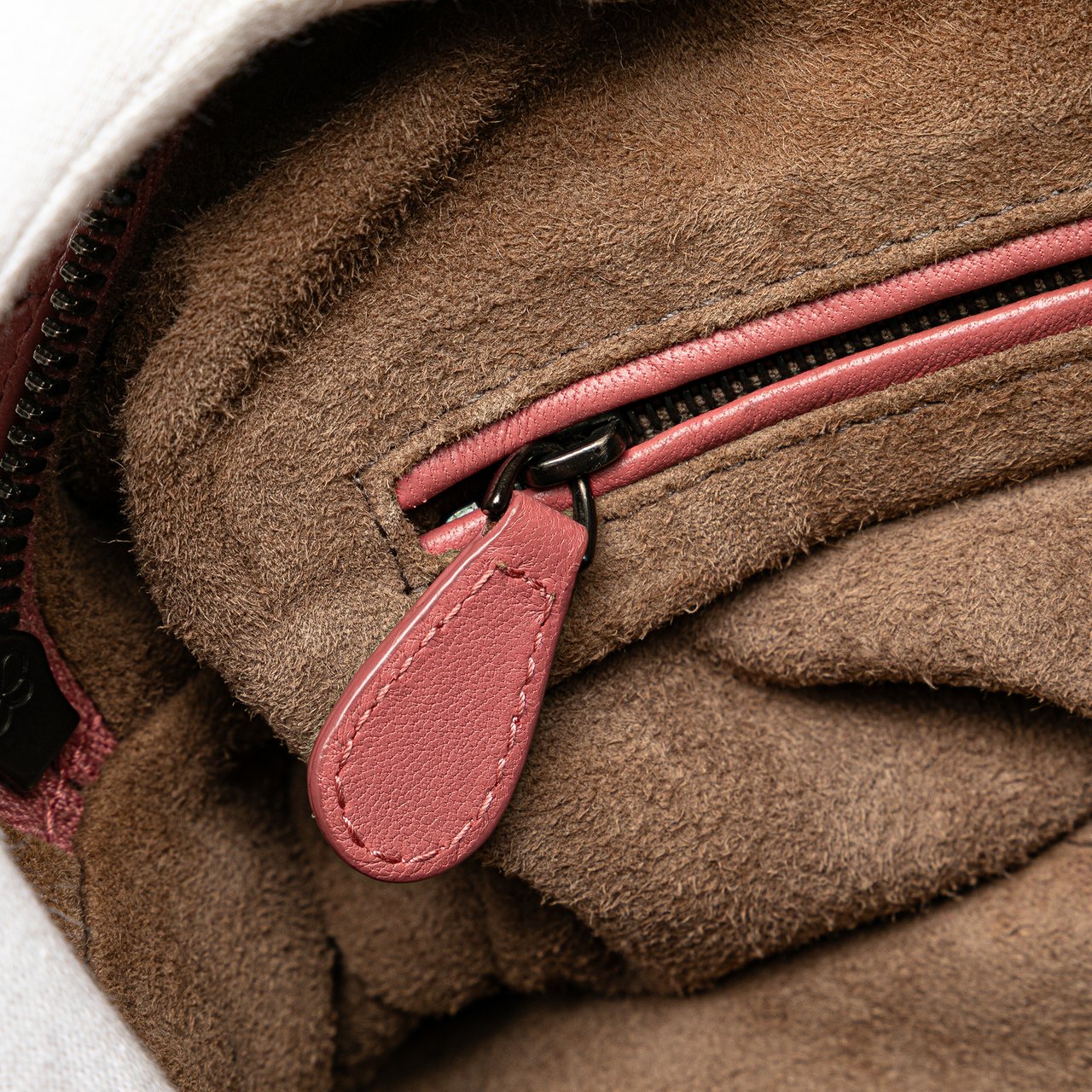 Bottega Veneta Nappa Intrecciato Bosto Roze