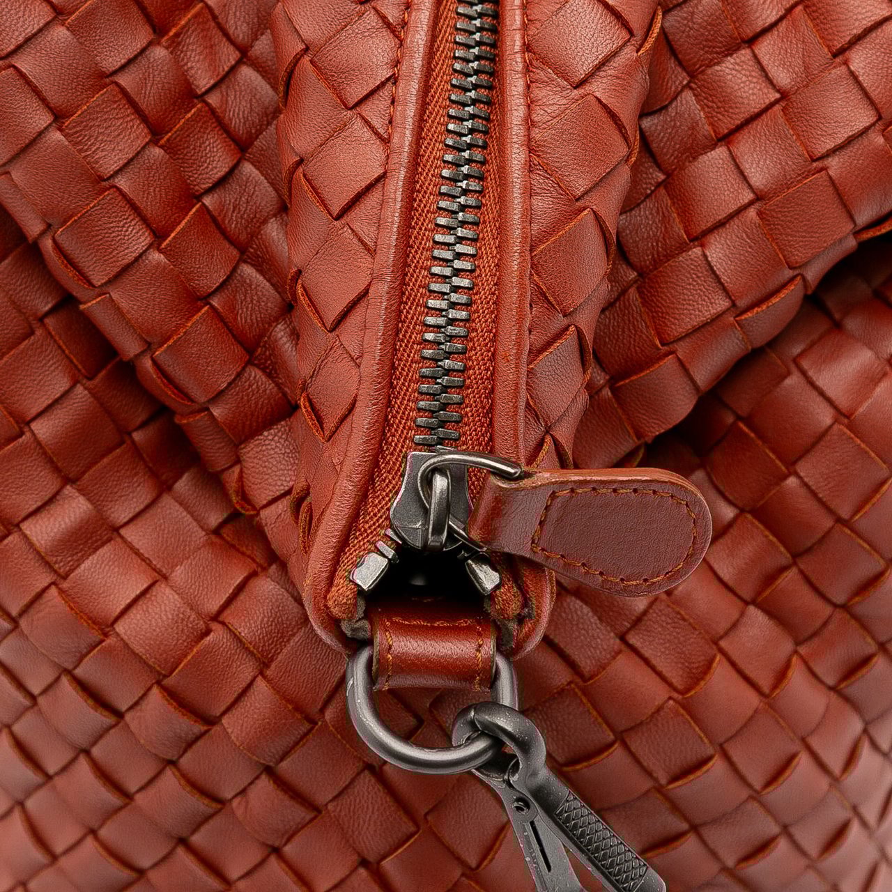 Bottega Veneta Maxi Nappa Intrecciato Convertible Travel Bag Rood