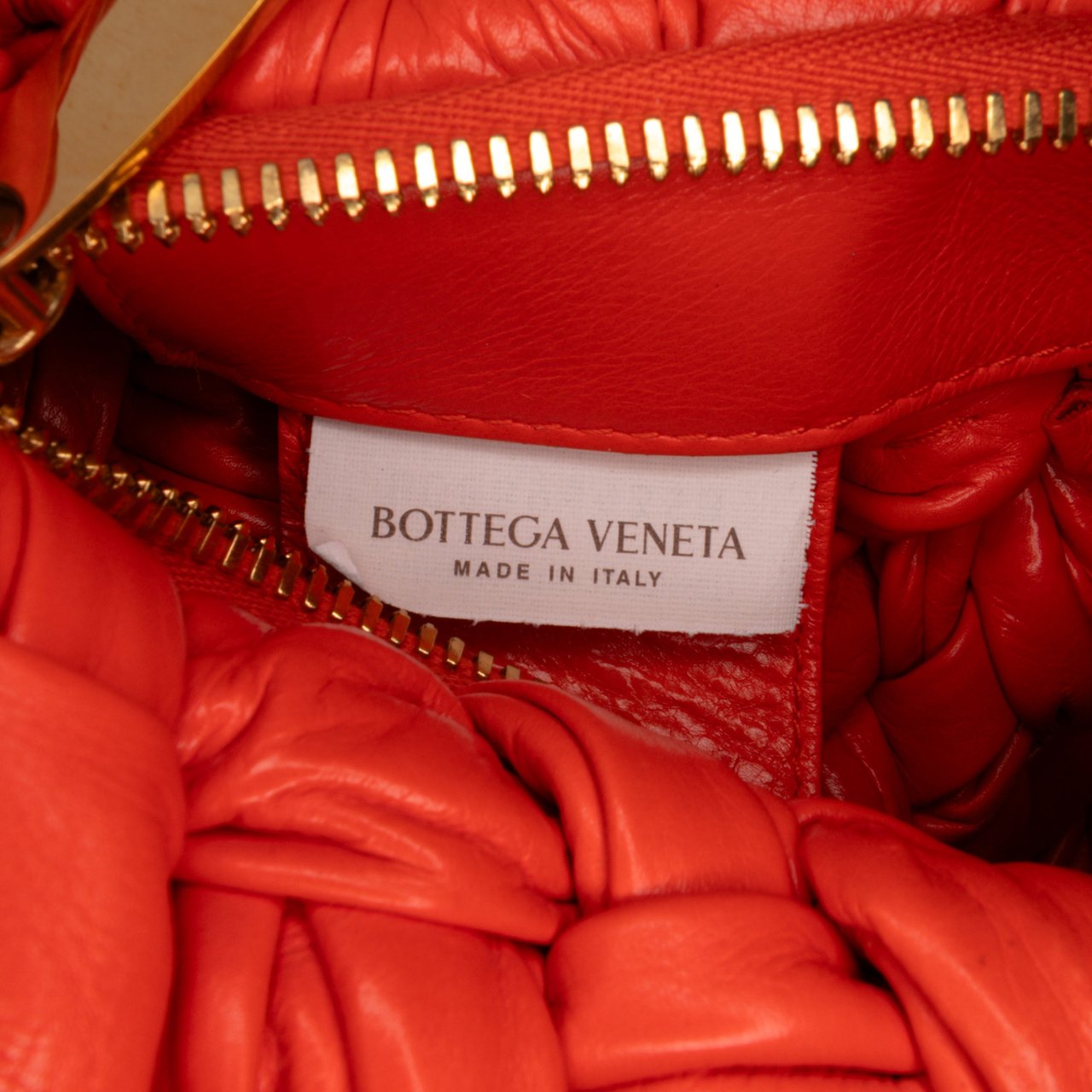 Bottega Veneta Foulard Intrecciato Calfskin Banana Hobo Rood