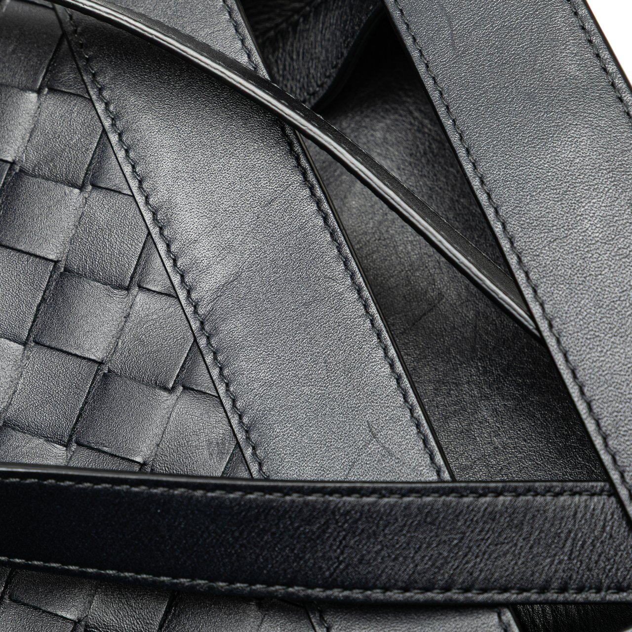 Bottega Veneta Nappa Intrecciato Messenger Bag Zwart
