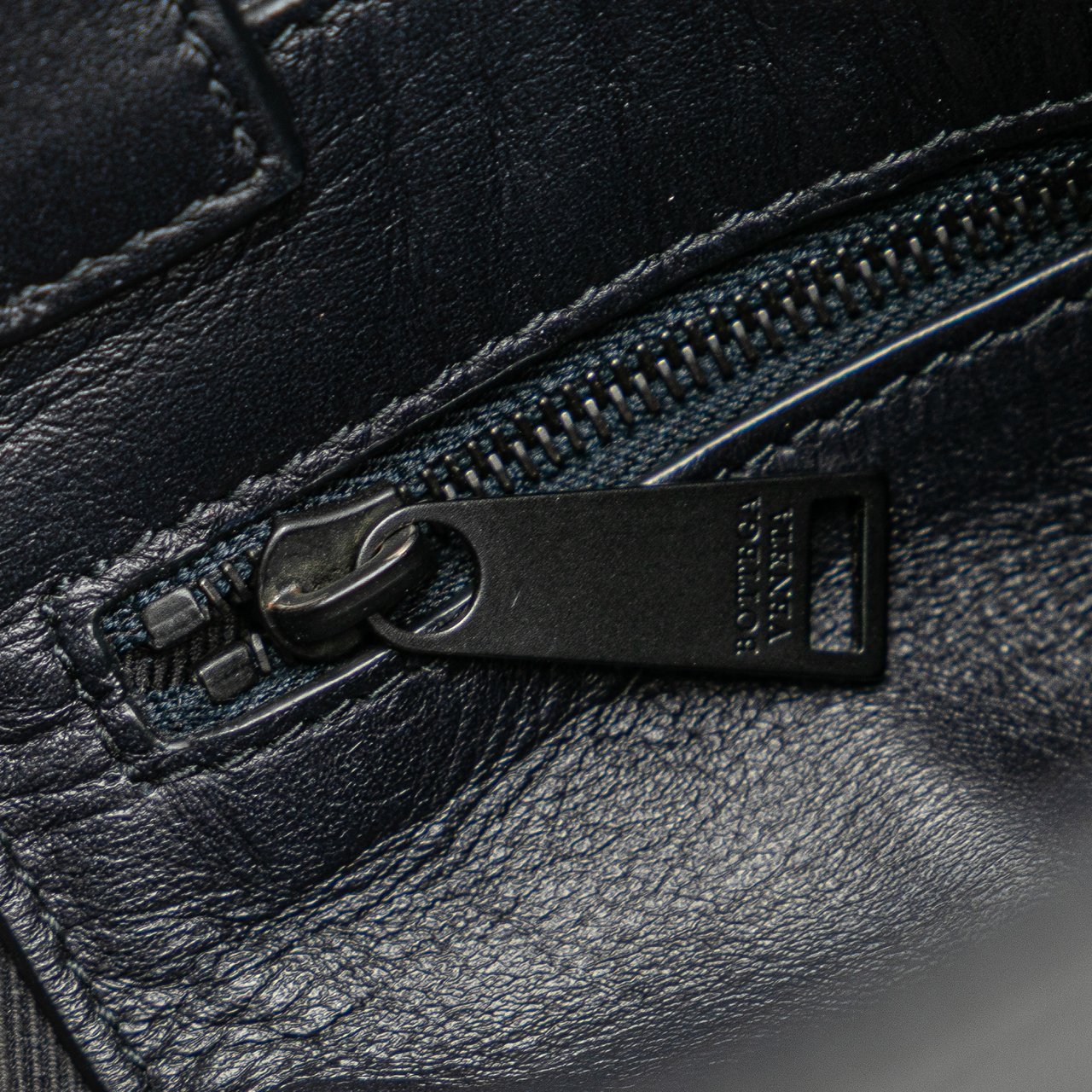 Bottega Veneta Nappa Intrecciato Messenger Bag Zwart