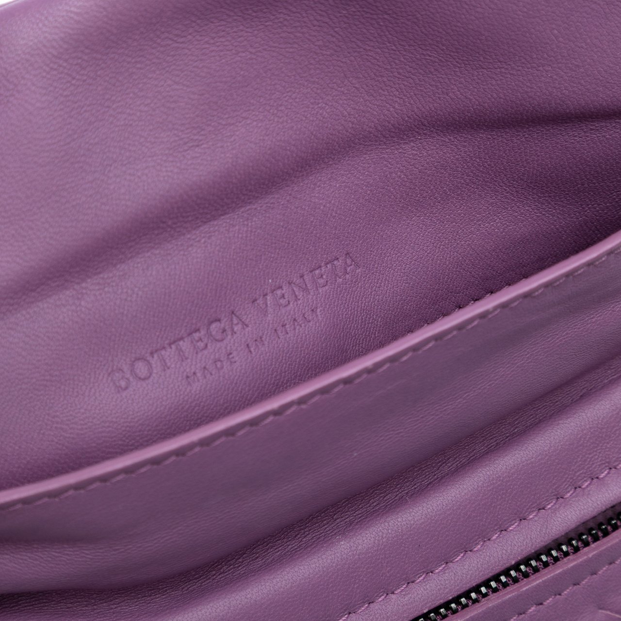 Bottega Veneta Mini Nappa Intrecciato Expandable Chain Flap Crossbody Paars