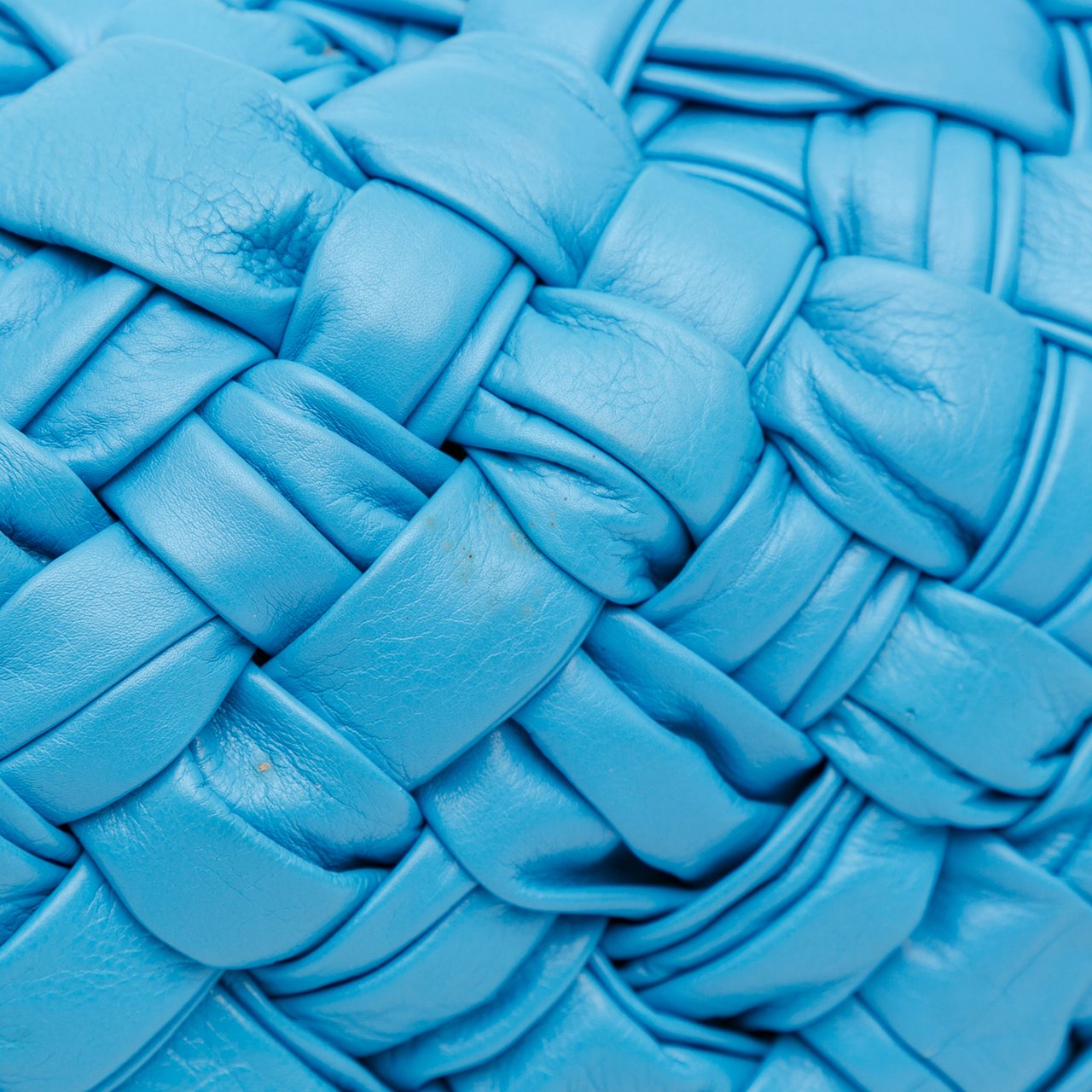 Bottega Veneta Paper Calfskin Intrecciato Banana Hobo Bag Blauw