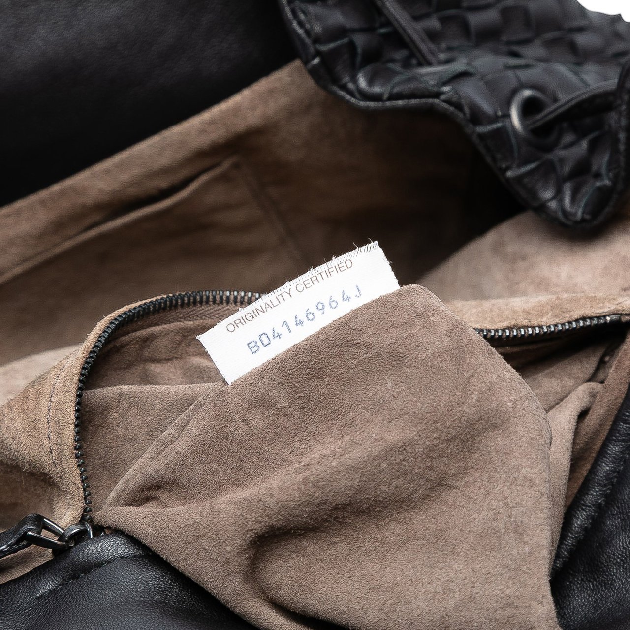 Bottega Veneta Nappa Intrecciato Flap Crossbody Zwart