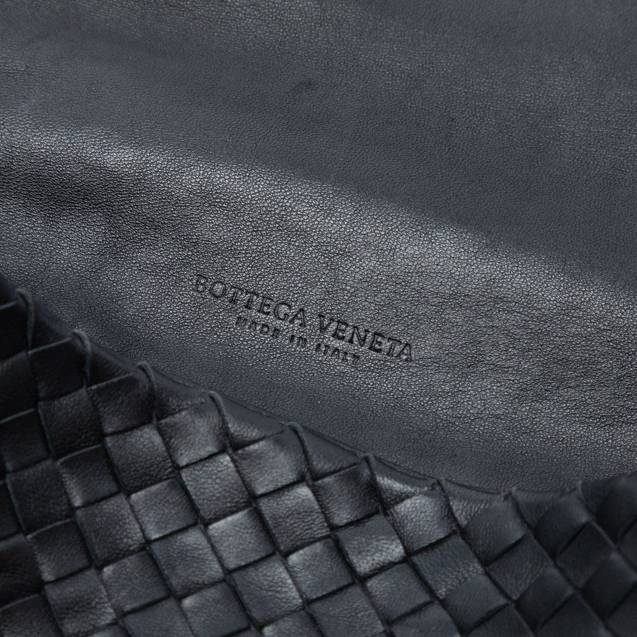 Bottega Veneta Nappa Intrecciato Flap Crossbody Zwart