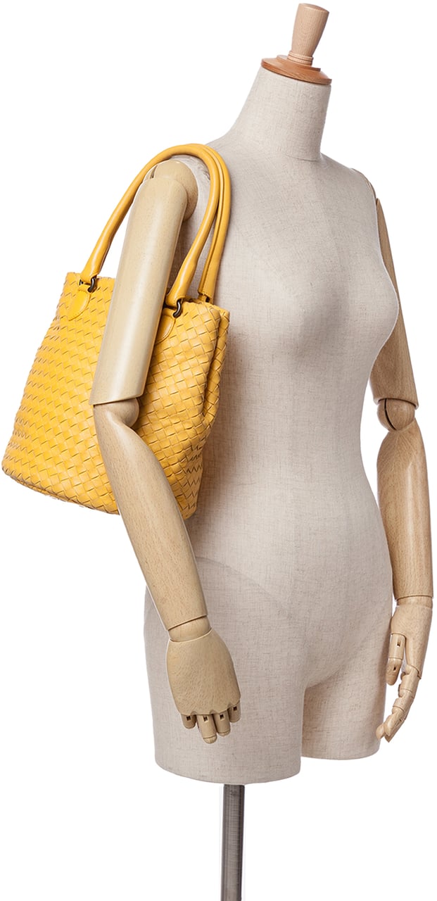 Bottega Veneta Nappa Intrecciato Bucket Bag Geel