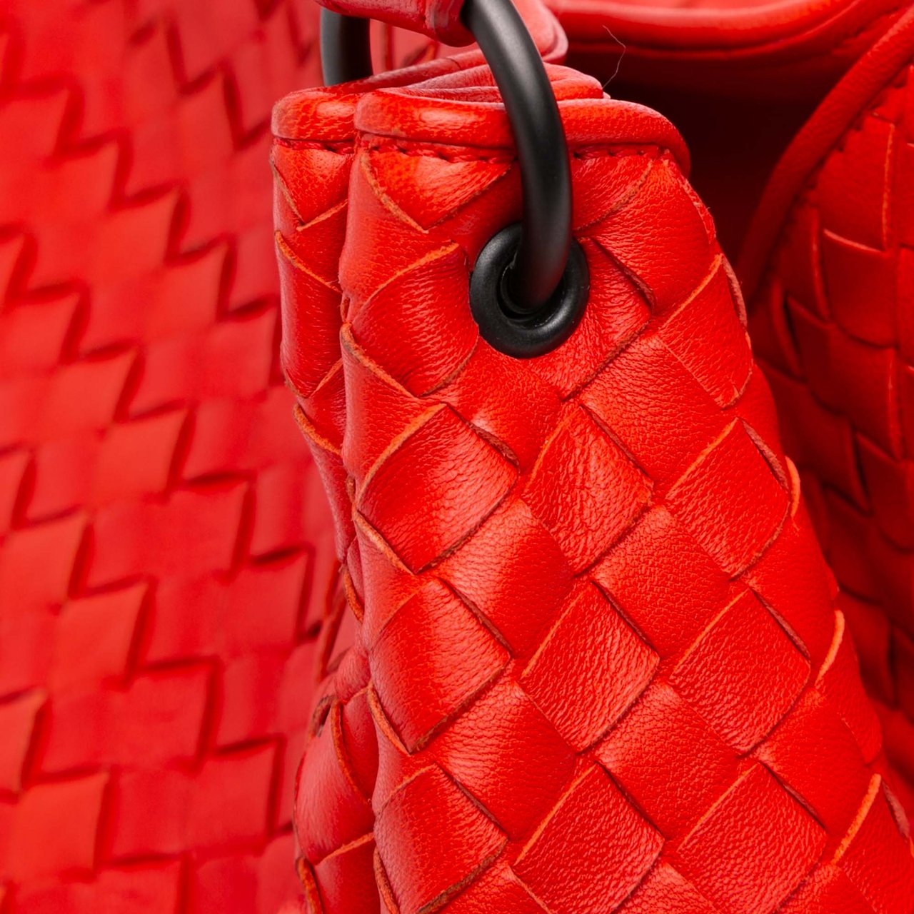 Bottega Veneta Nappa Intrecciato Parachute Tote Rood