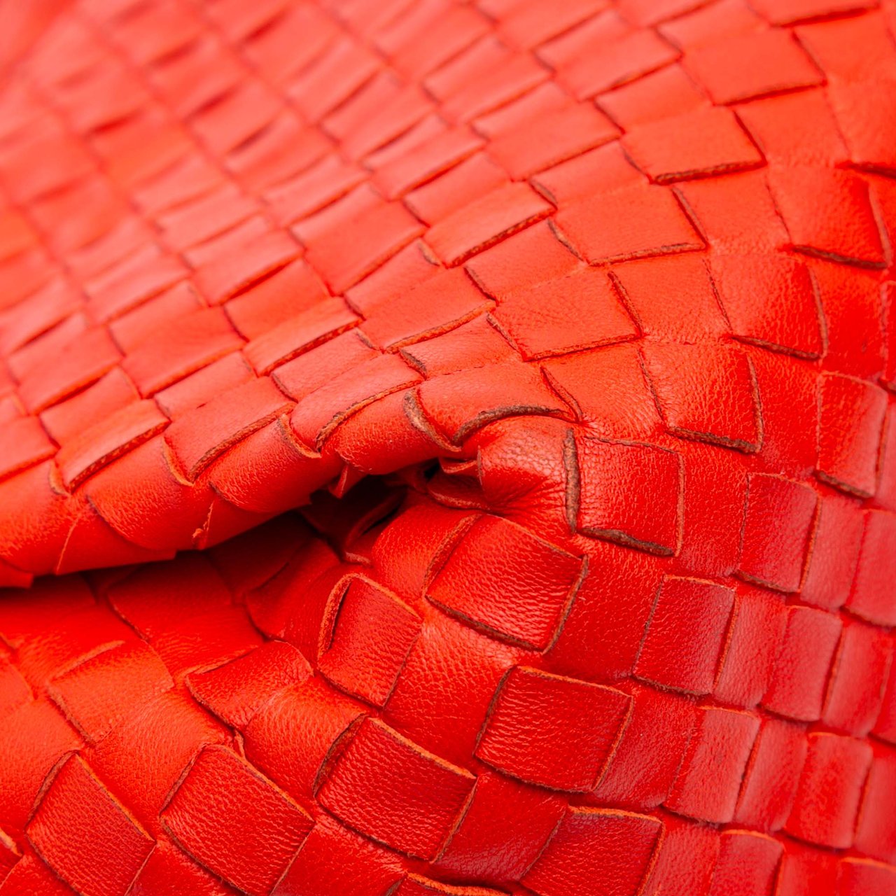 Bottega Veneta Nappa Intrecciato Parachute Tote Rood