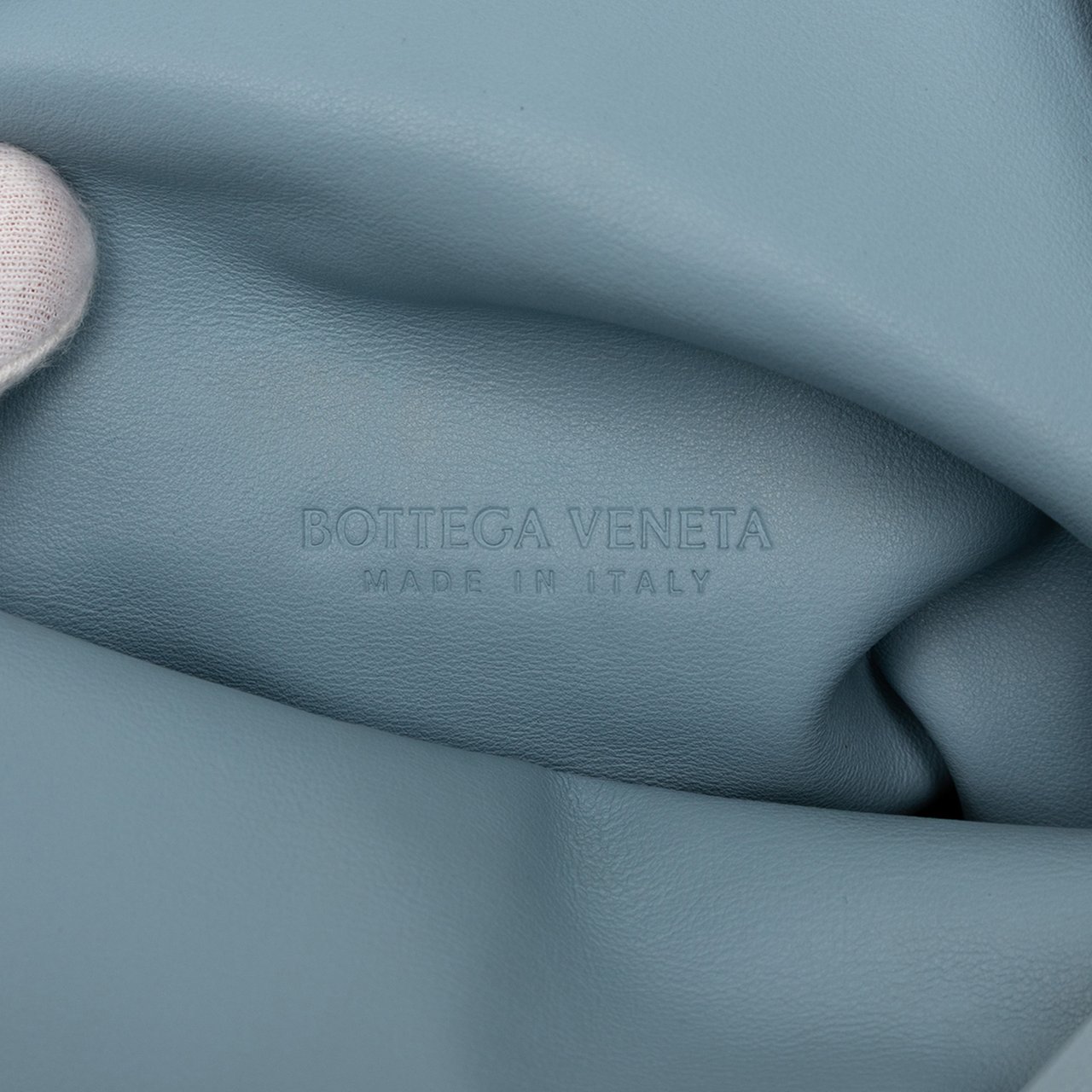 Bottega Veneta Leather BV Trine Angular Clutch Blauw