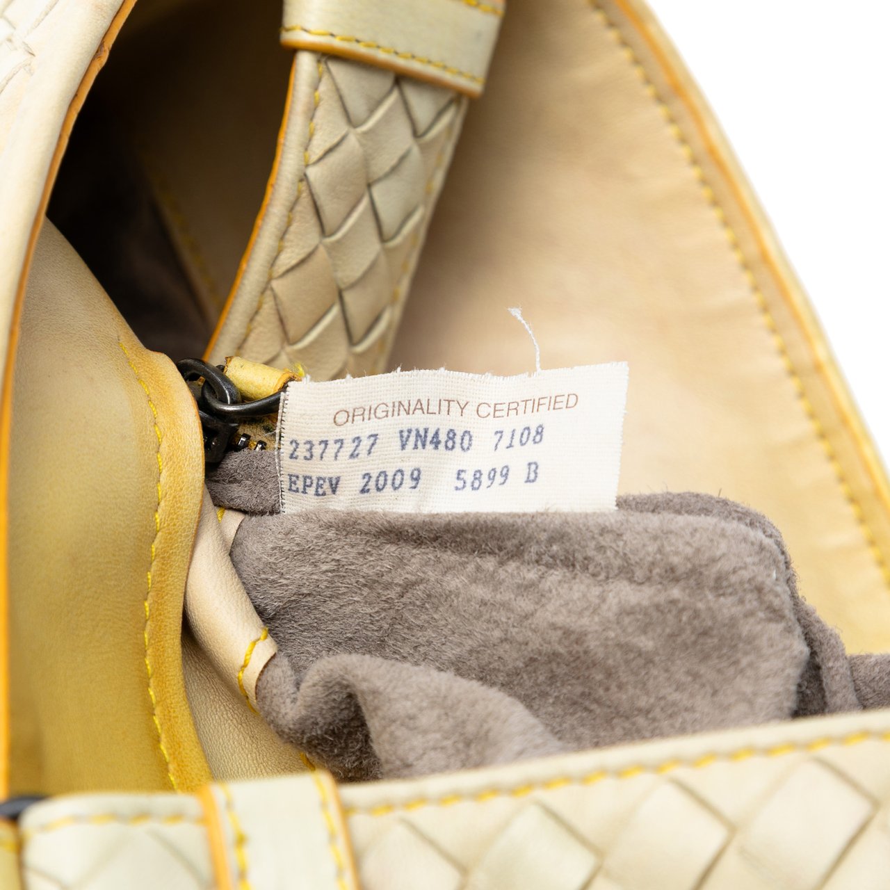 Bottega Veneta Nappa Intrecciato Nuance Bucket Bag Geel