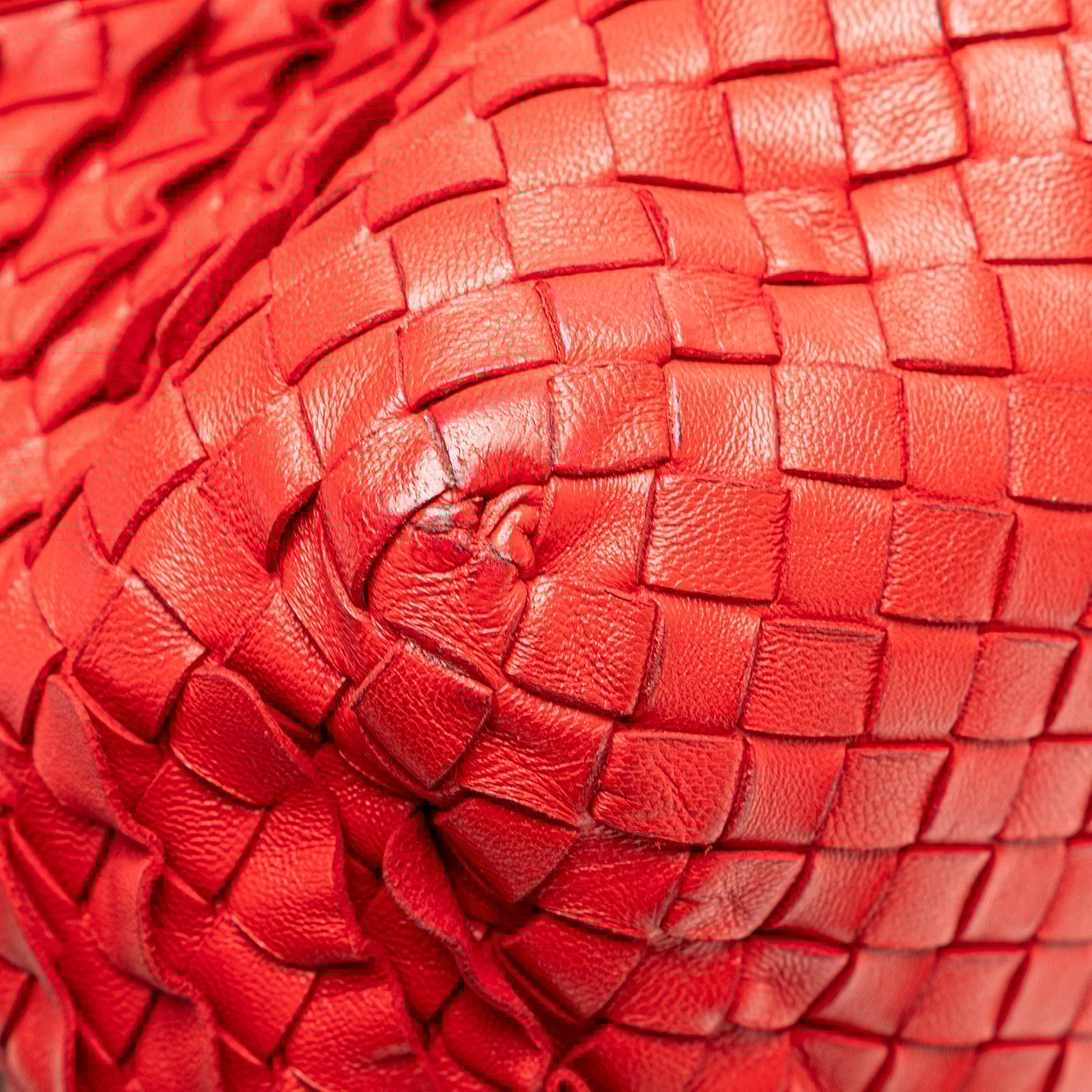 Bottega Veneta Nappa Intrecciato Ruffle Tote Rood