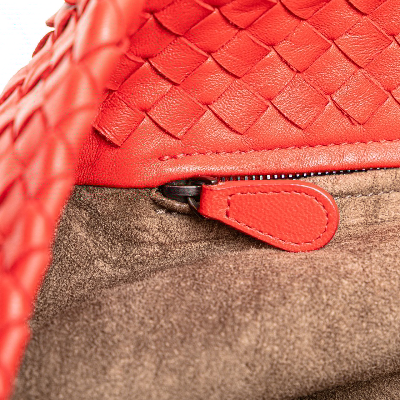 Bottega Veneta Nappa Intrecciato Ruffle Tote Rood
