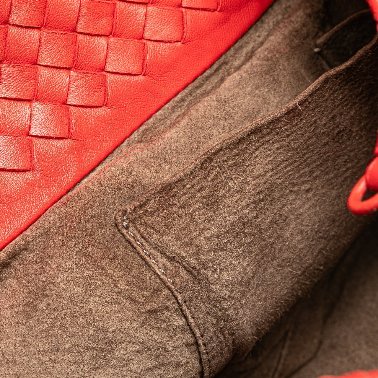 Bottega Veneta Nappa Intrecciato Ruffle Tote Rood