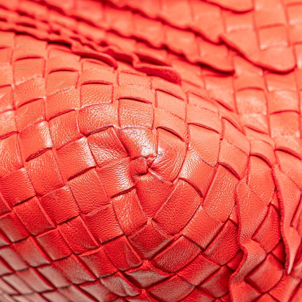 Bottega Veneta Nappa Intrecciato Ruffle Tote Rood