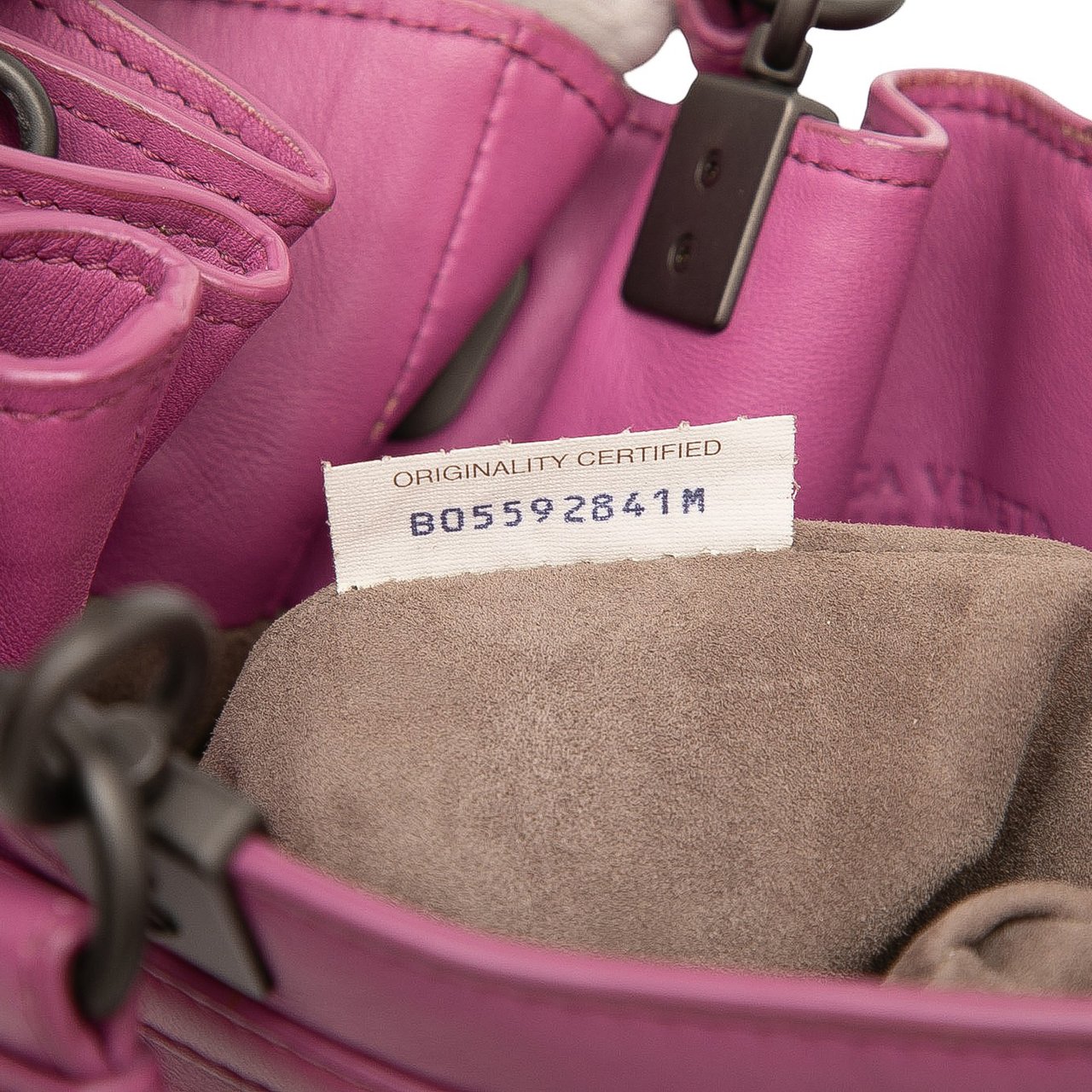 Bottega Veneta Nappa Intrecciato Bucket Bag Roze