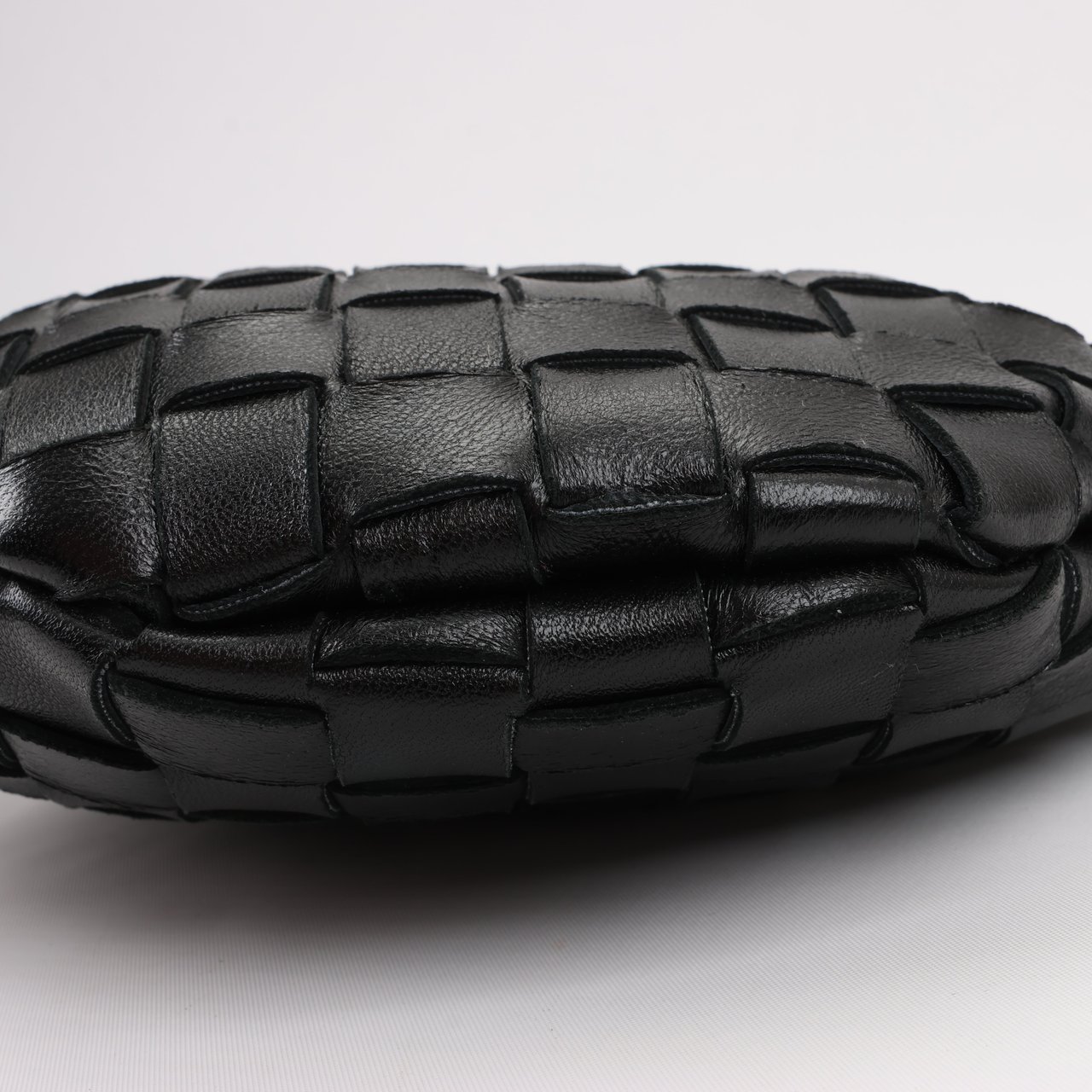 Bottega Veneta Bottega Veneta Intrecciato Sardines Leather Shoulder Bag in Black Zwart