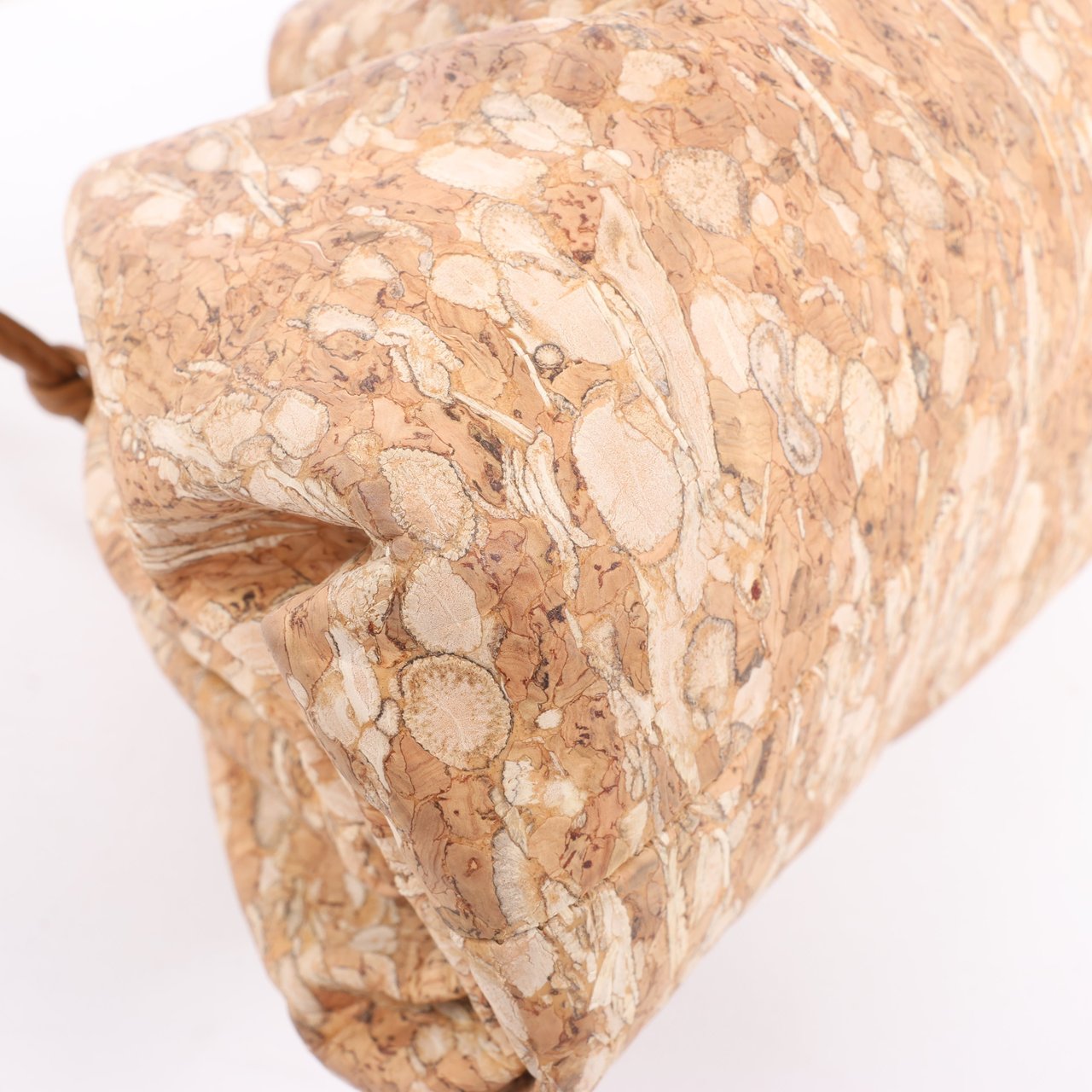 Bottega Veneta Bottega Veneta Mini The Pouch 20 Cork Crossbody bag in Beige Beige