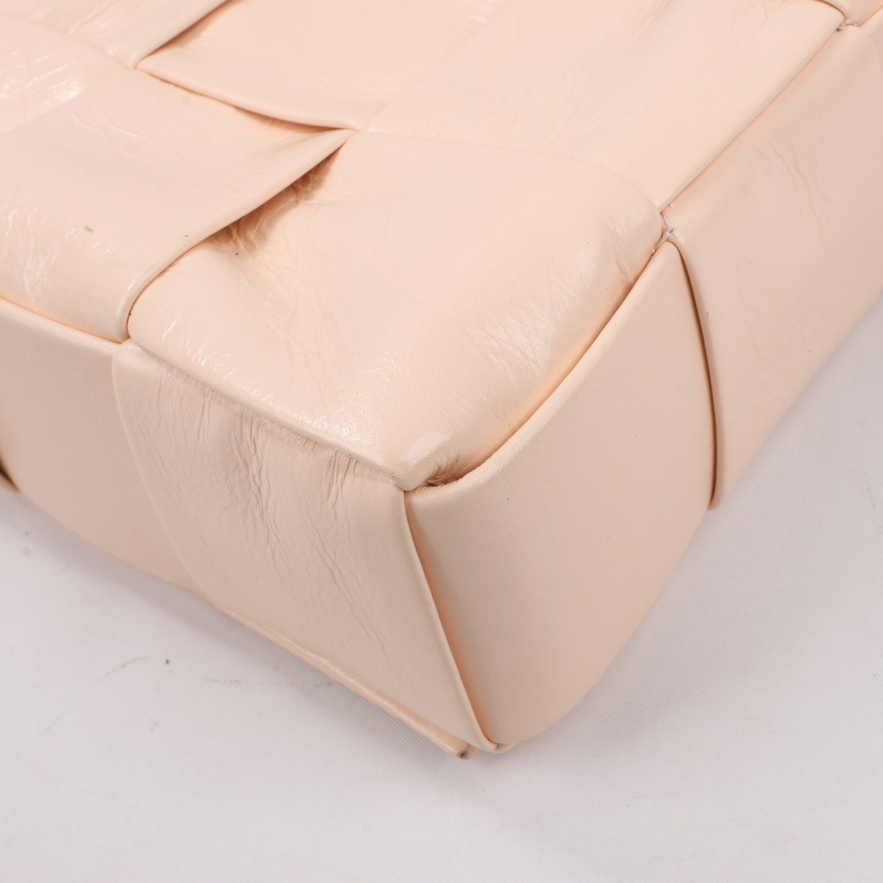 Bottega Veneta Bottega Veneta Maxi Intrecciato Cassette Leather Shoulder Bag in Powder Beige (Marketplaces) Beige