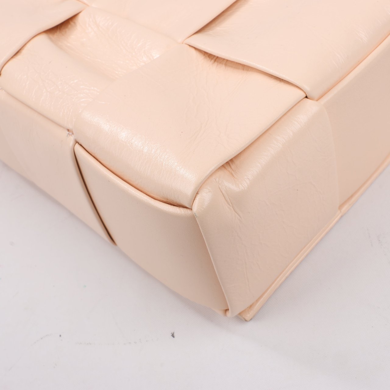 Bottega Veneta Bottega Veneta Maxi Intrecciato Cassette Leather Shoulder Bag in Powder Beige (Marketplaces) Beige