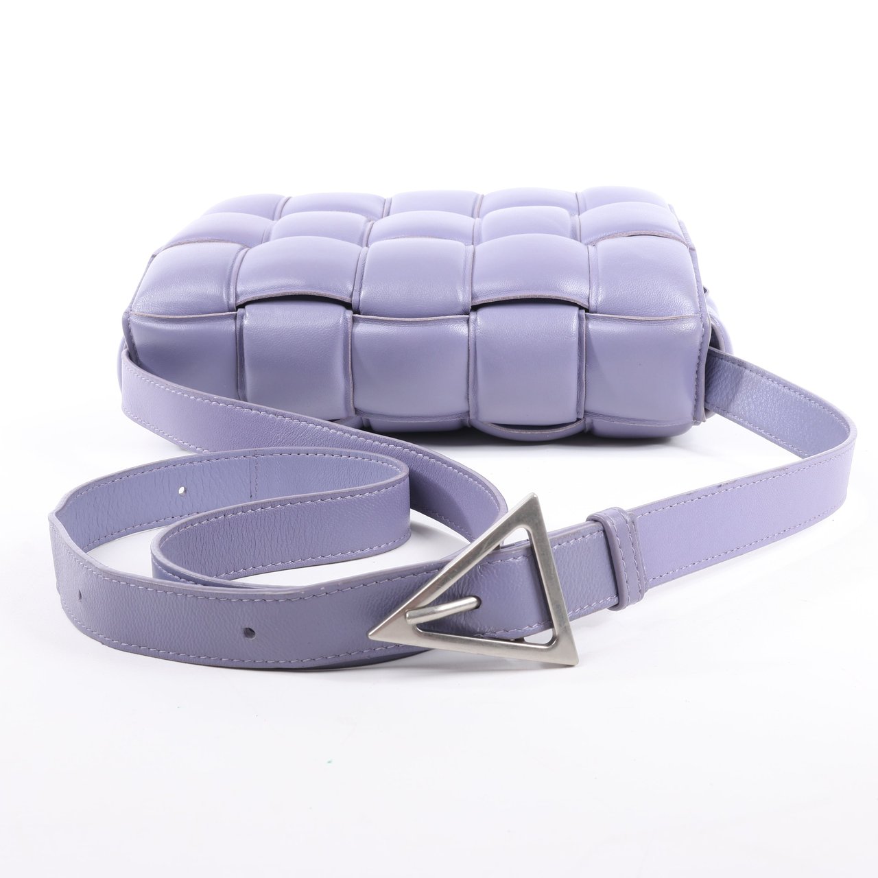 Bottega Veneta Bottega Veneta Padded Cassette Maxi Intrecciato Leather Shoulder Bag in Purple Paars