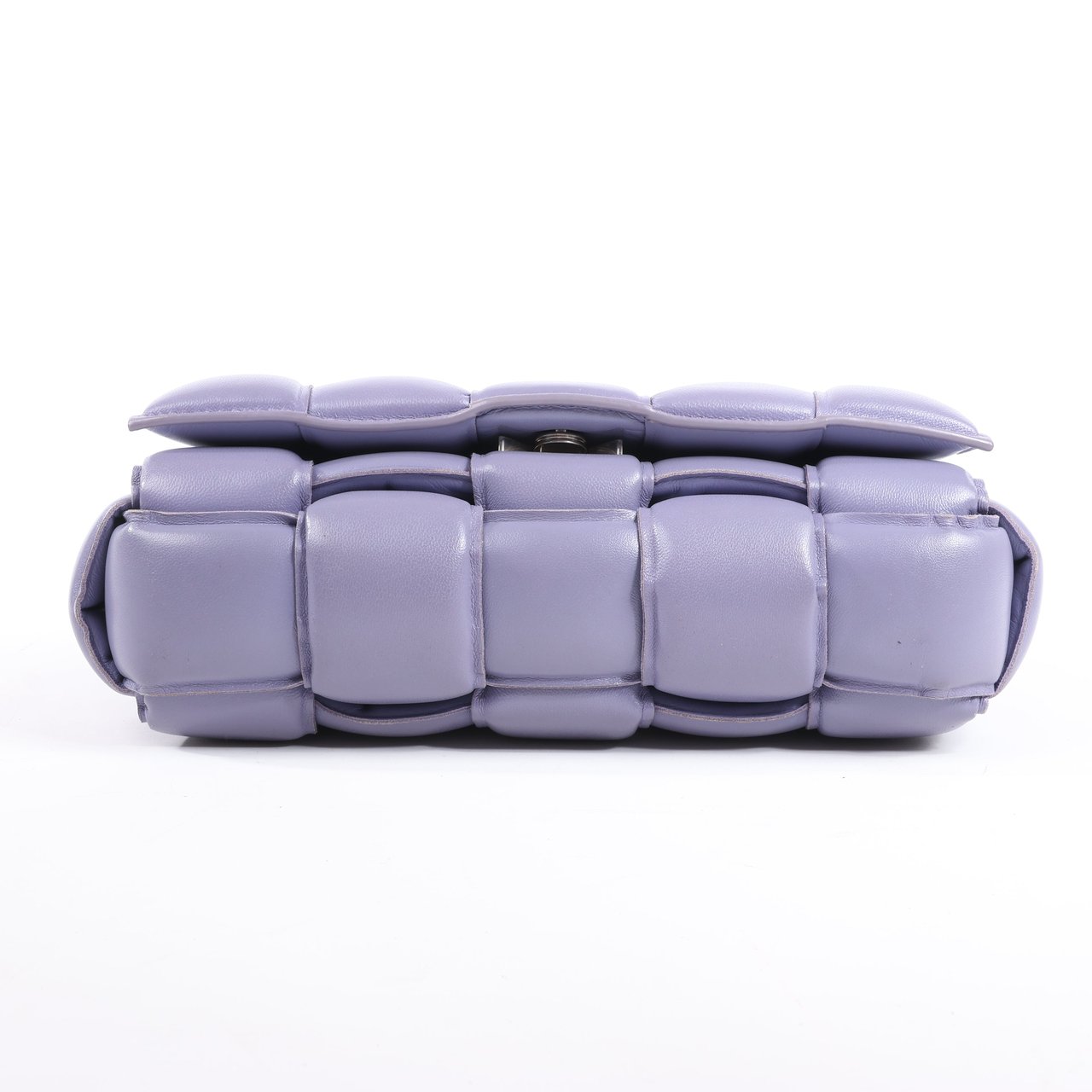 Bottega Veneta Bottega Veneta Padded Cassette Maxi Intrecciato Leather Shoulder Bag in Purple Paars