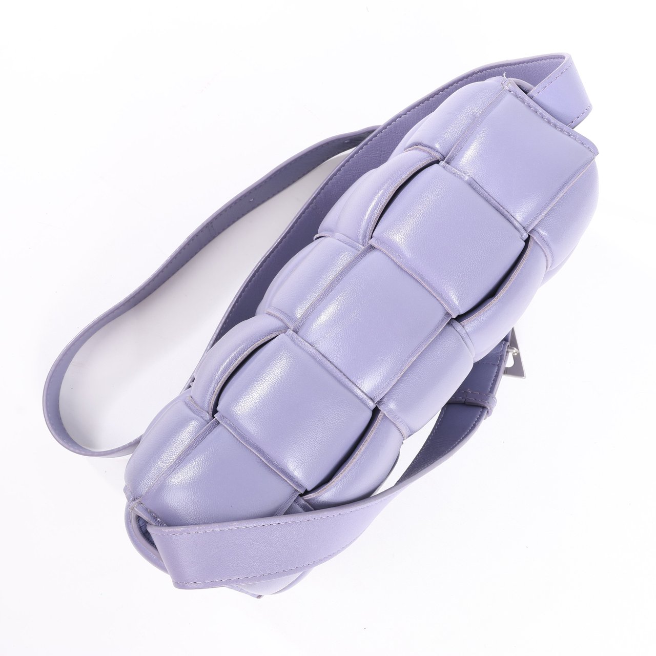 Bottega Veneta Bottega Veneta Padded Cassette Maxi Intrecciato Leather Shoulder Bag in Purple Paars