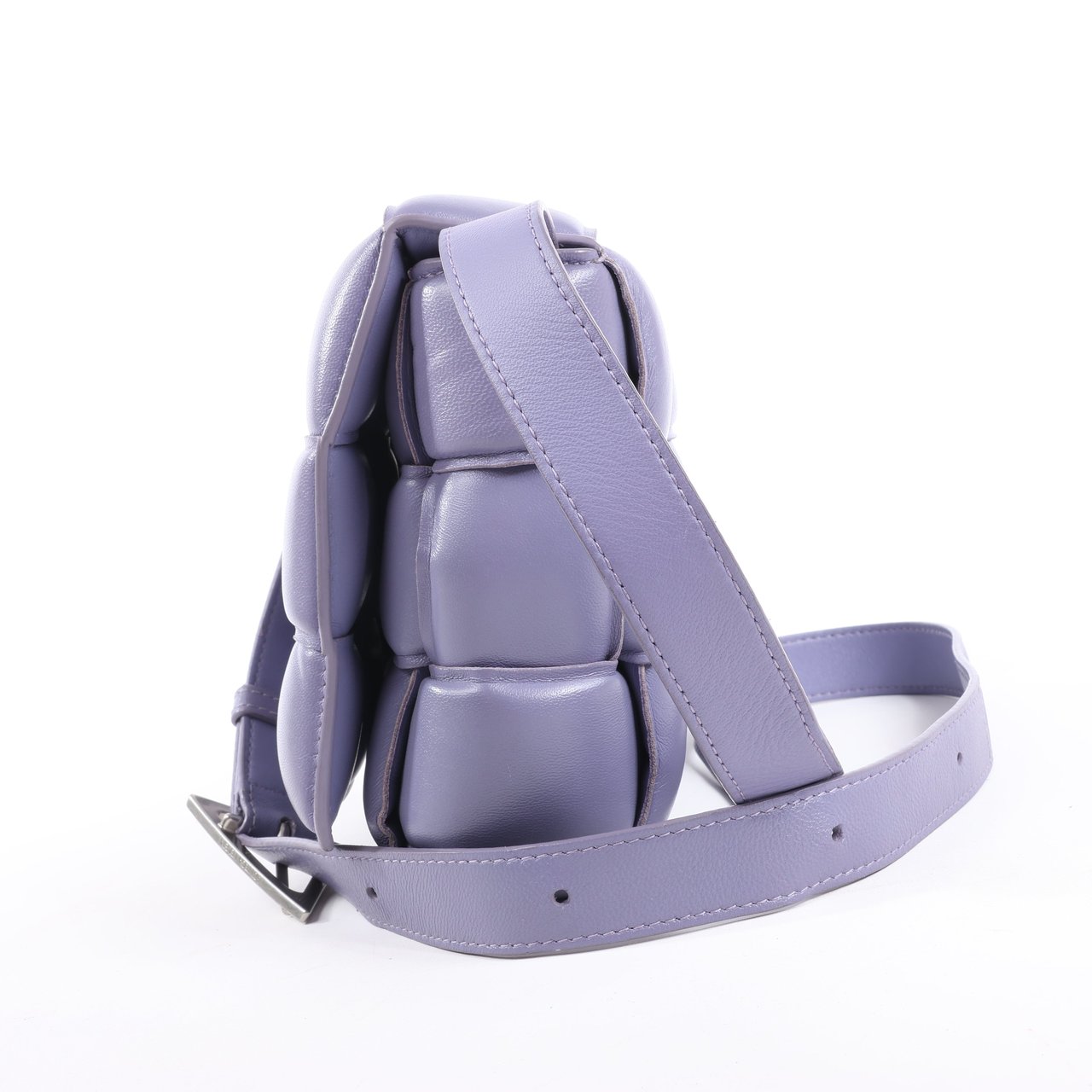 Bottega Veneta Bottega Veneta Padded Cassette Maxi Intrecciato Leather Shoulder Bag in Purple Paars