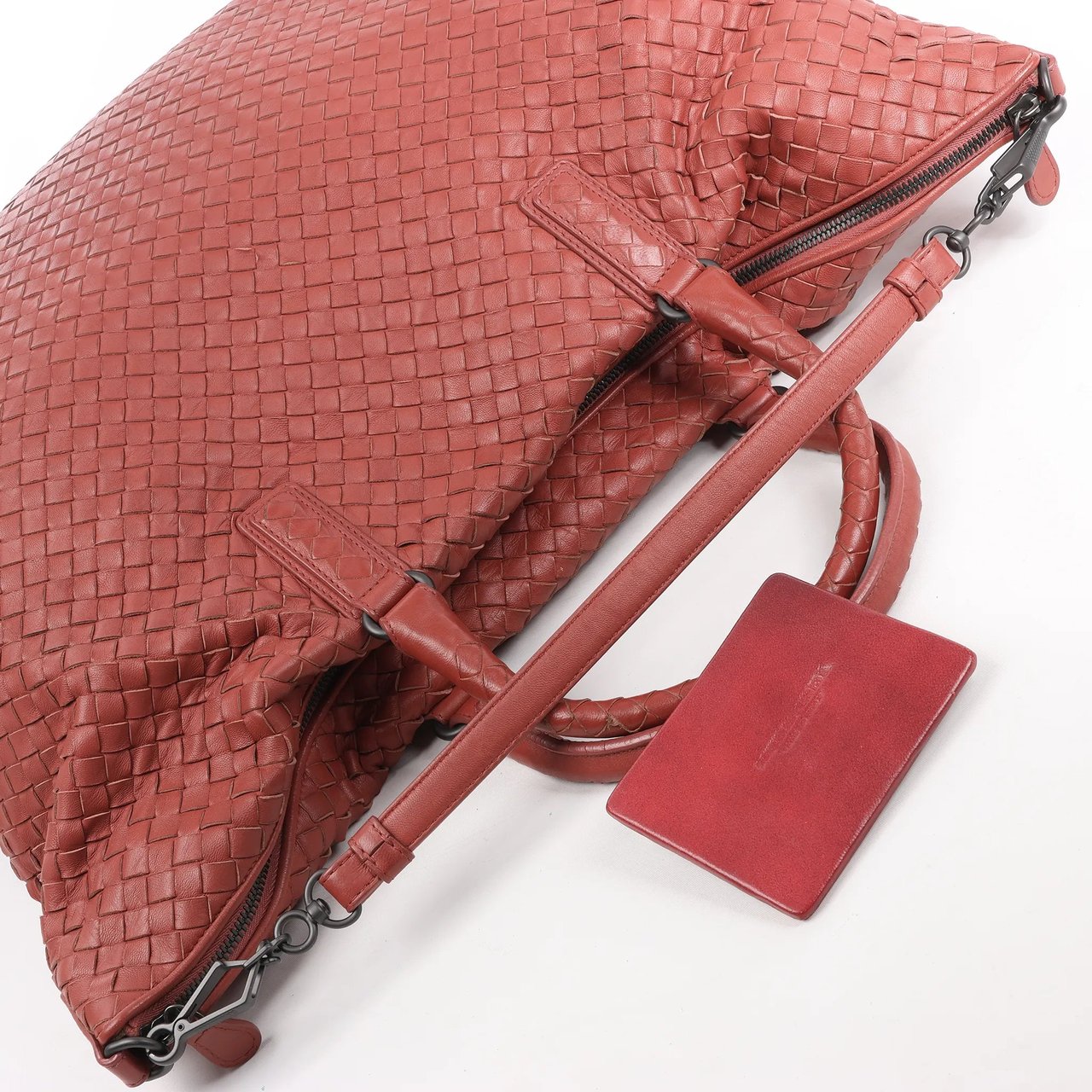Bottega Veneta Bottega Veneta Intrecciato Leather Handbag in Dusty Red Rood