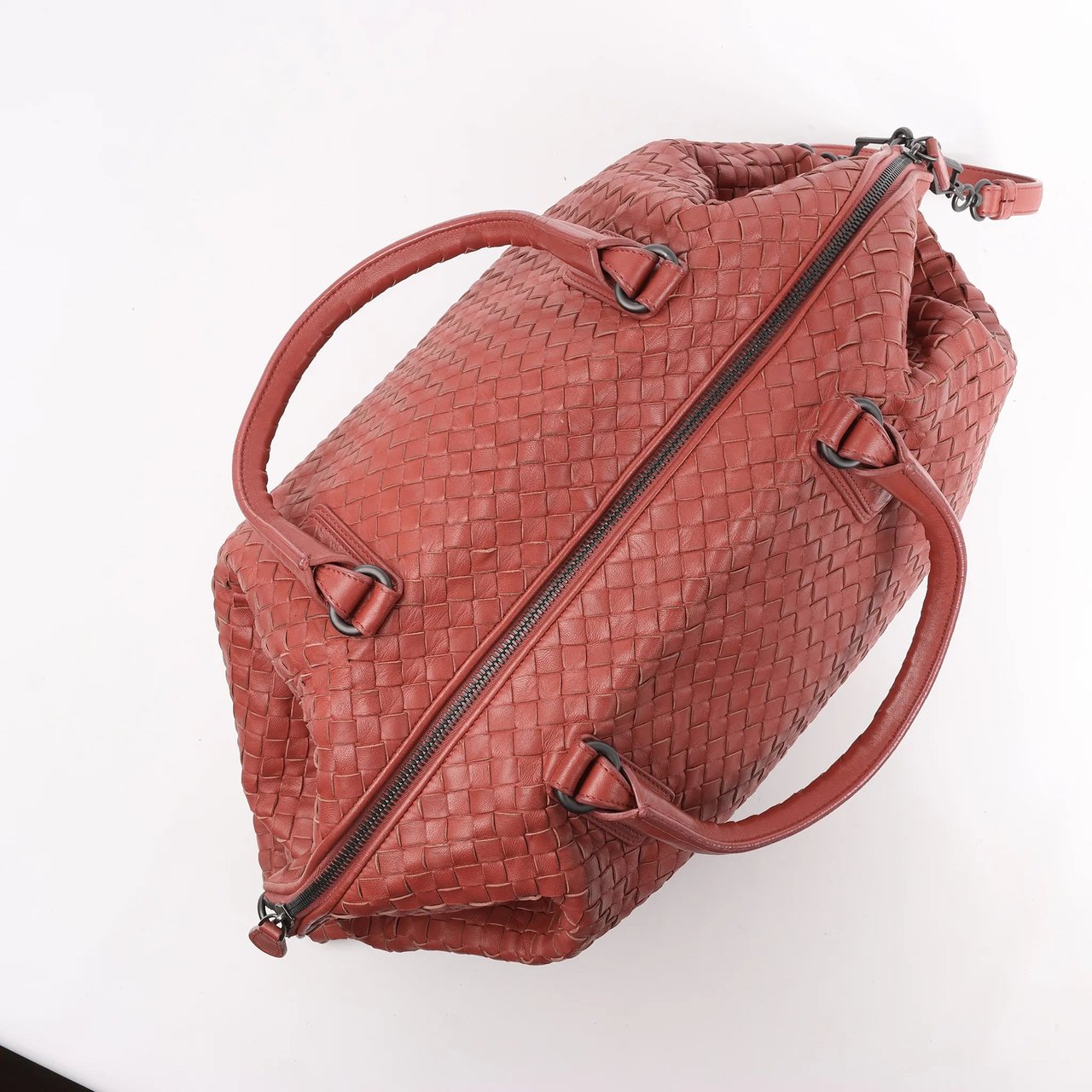 Bottega Veneta Bottega Veneta Intrecciato Leather Handbag in Dusty Red Rood