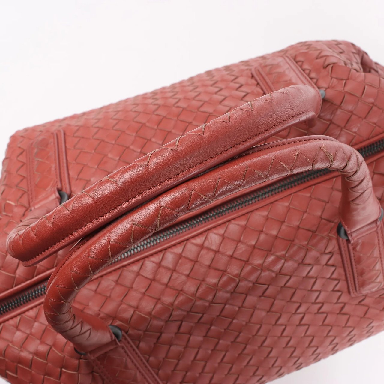 Bottega Veneta Bottega Veneta Intrecciato Leather Handbag in Dusty Red Rood