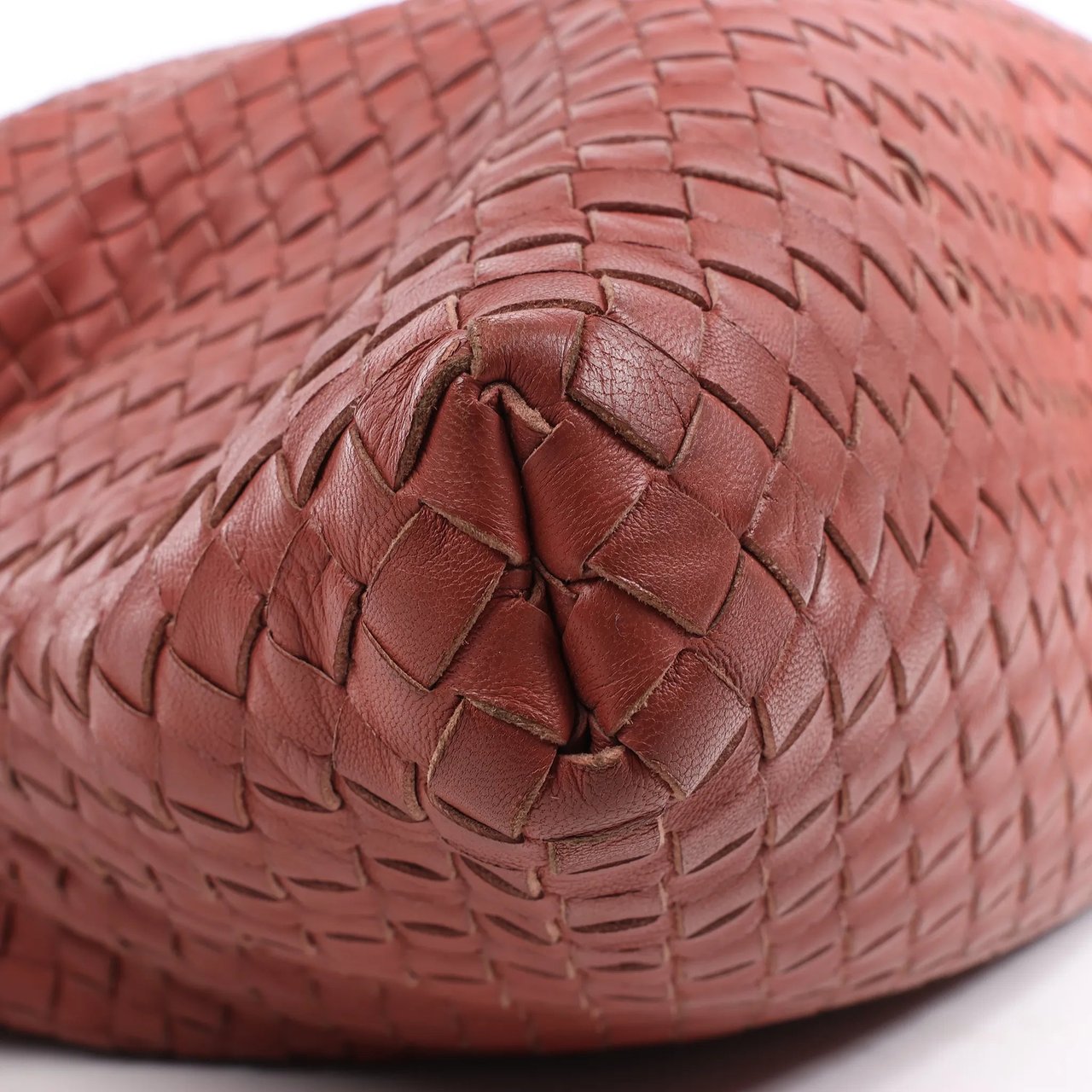 Bottega Veneta Bottega Veneta Intrecciato Leather Handbag in Dusty Red Rood