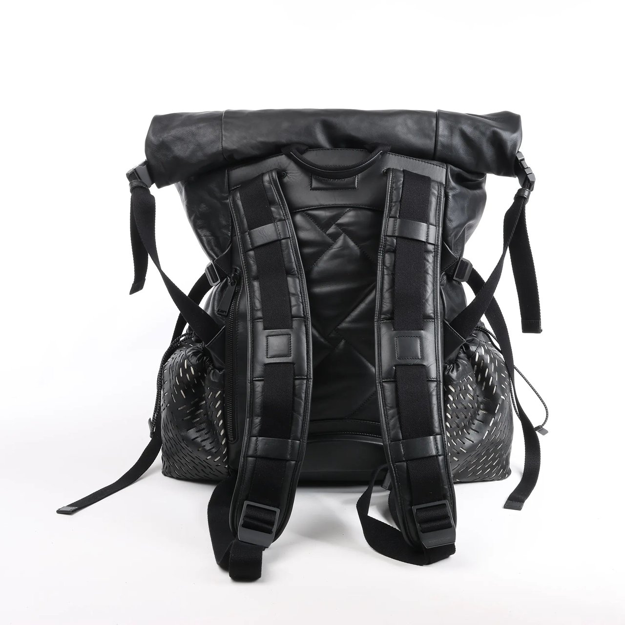 Bottega Veneta Bottega Veneta Perforated Leather Backpack in Black Zwart