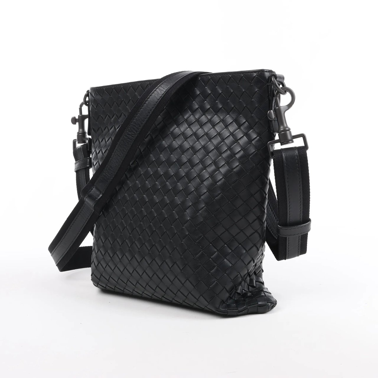 Bottega Veneta Bottega Veneta VN Intrecciato Leather Crossbody Messenger Bag in Black Bruin