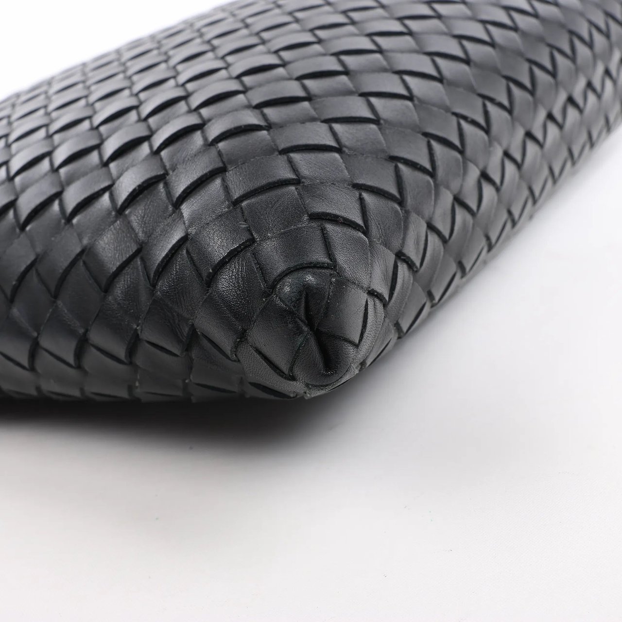 Bottega Veneta Bottega Veneta VN Intrecciato Leather Crossbody Messenger Bag in Black Bruin