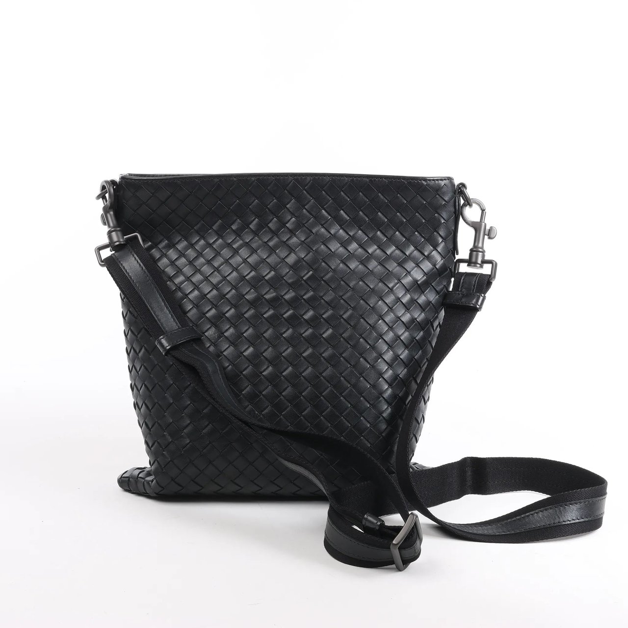 Bottega Veneta Bottega Veneta VN Intrecciato Leather Crossbody Messenger Bag in Black Bruin