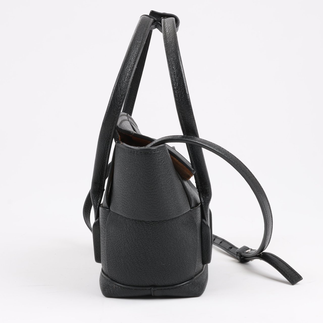 Bottega Veneta Bottega Veneta Arco Mini Leather Maxi Intrecciato 2Way Handbag in Black Zwart