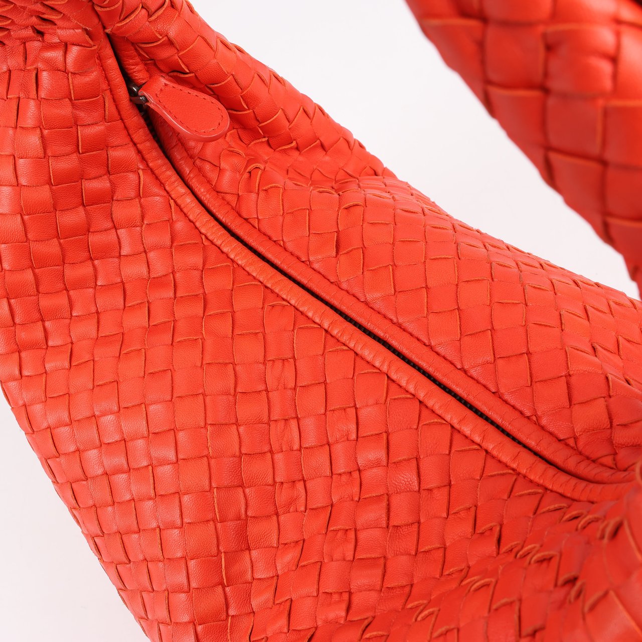 Bottega Veneta Bottega Veneta Intrecciato Hobo Leather Shoulder Bag in Red Rood
