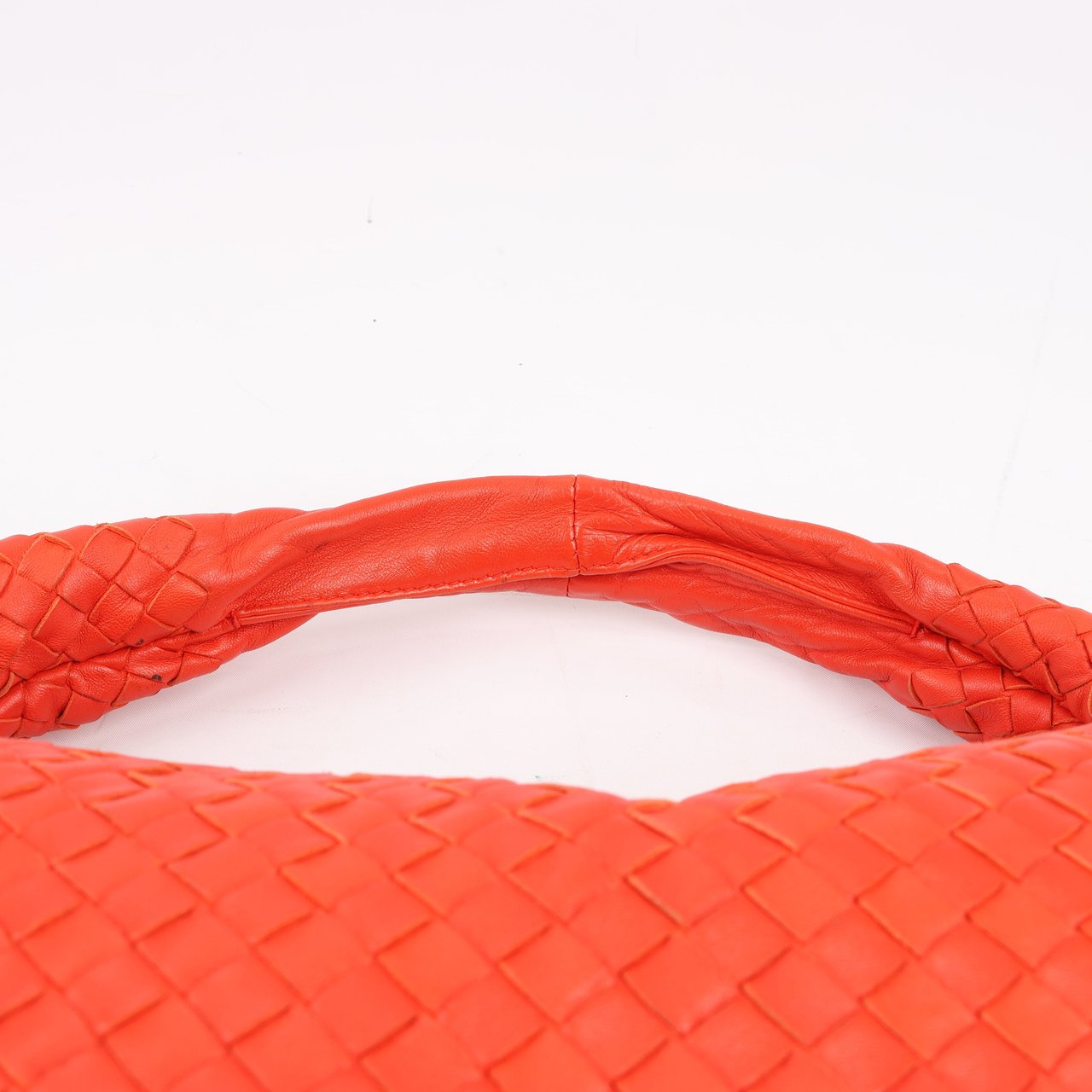 Bottega Veneta Bottega Veneta Intrecciato Hobo Leather Shoulder Bag in Red Rood
