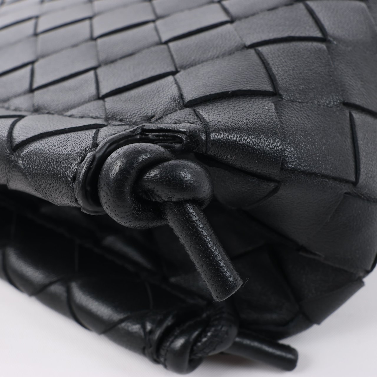 Bottega Veneta Bottega Veneta Intrecciato Leather Shoulder bag in Black Zwart