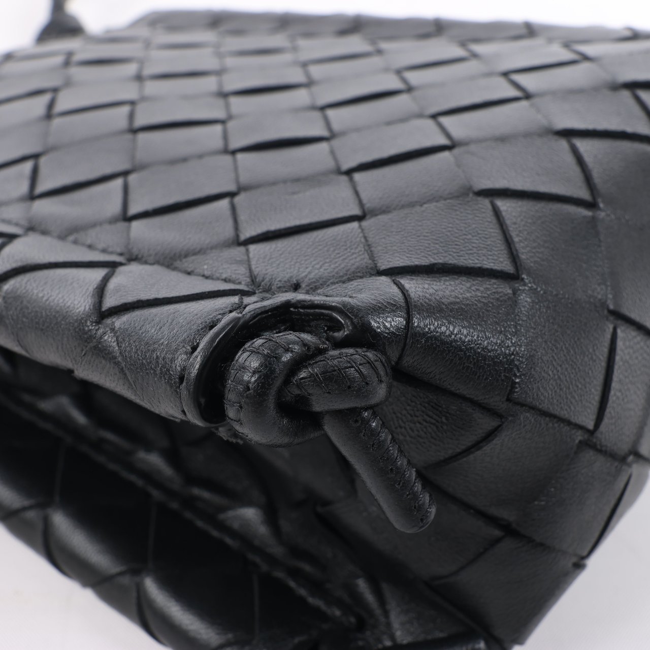 Bottega Veneta Bottega Veneta Intrecciato Leather Shoulder bag in Black Zwart