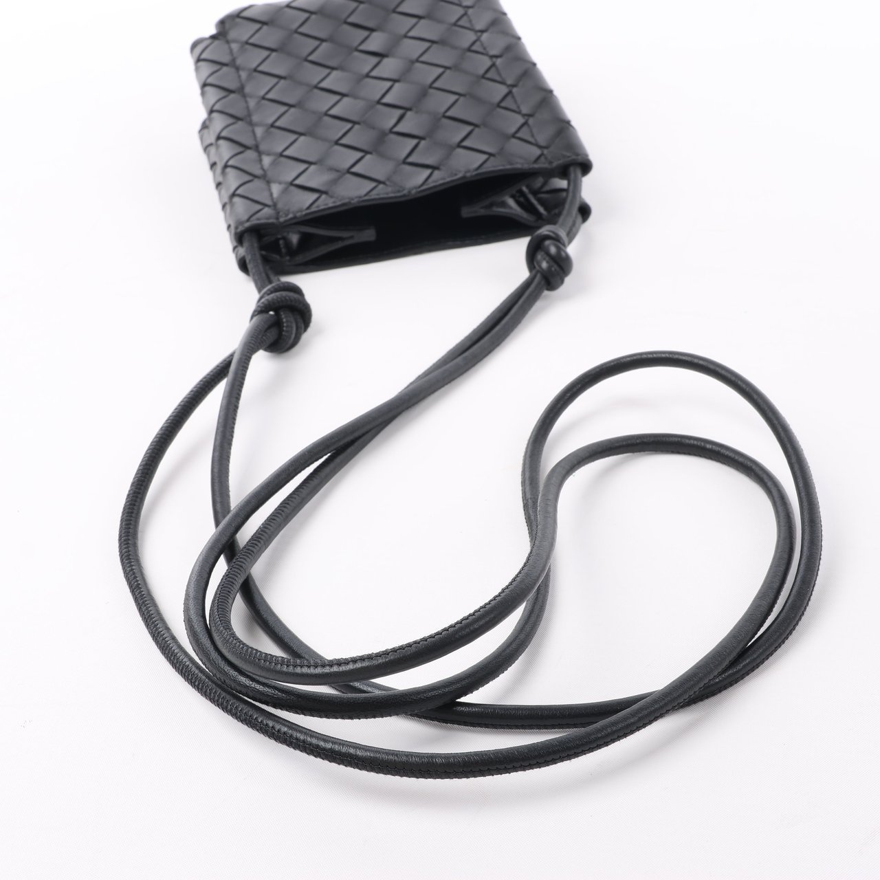Bottega Veneta Bottega Veneta Intrecciato Leather Shoulder bag in Black Zwart
