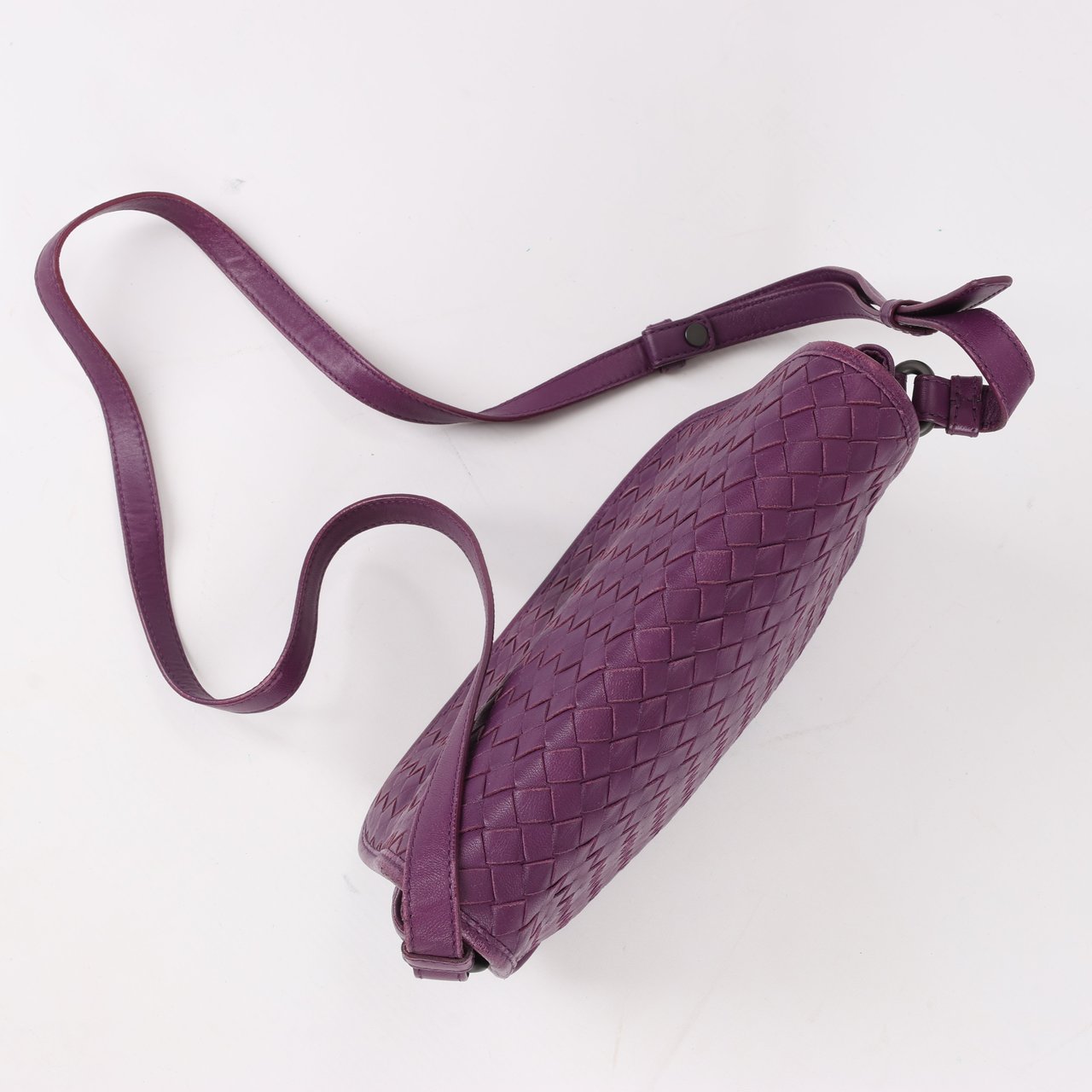 Bottega Veneta BOTTEGA VENETA Intrecciato Leather Shoulder Bag in Purple Paars