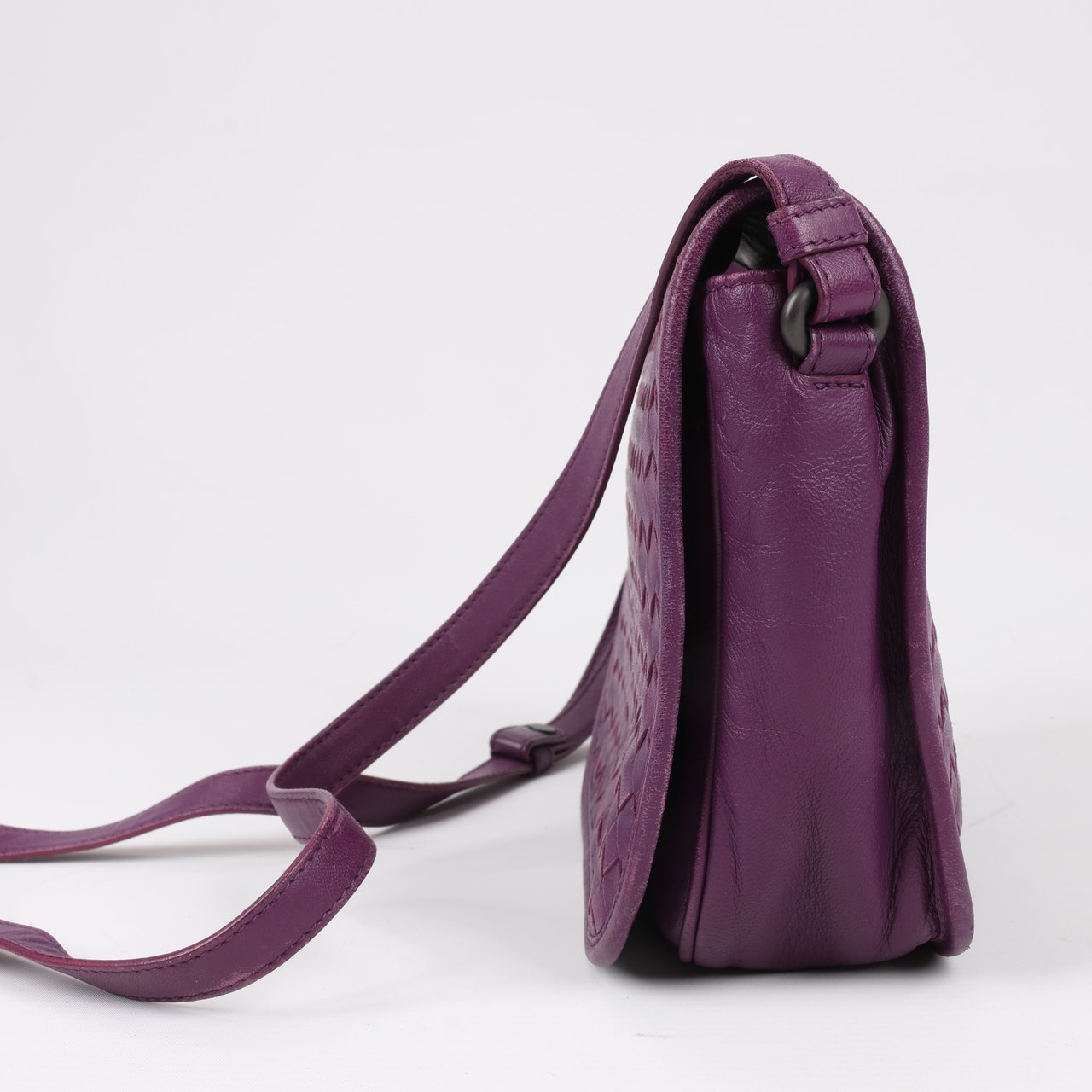 Bottega Veneta BOTTEGA VENETA Intrecciato Leather Shoulder Bag in Purple Paars
