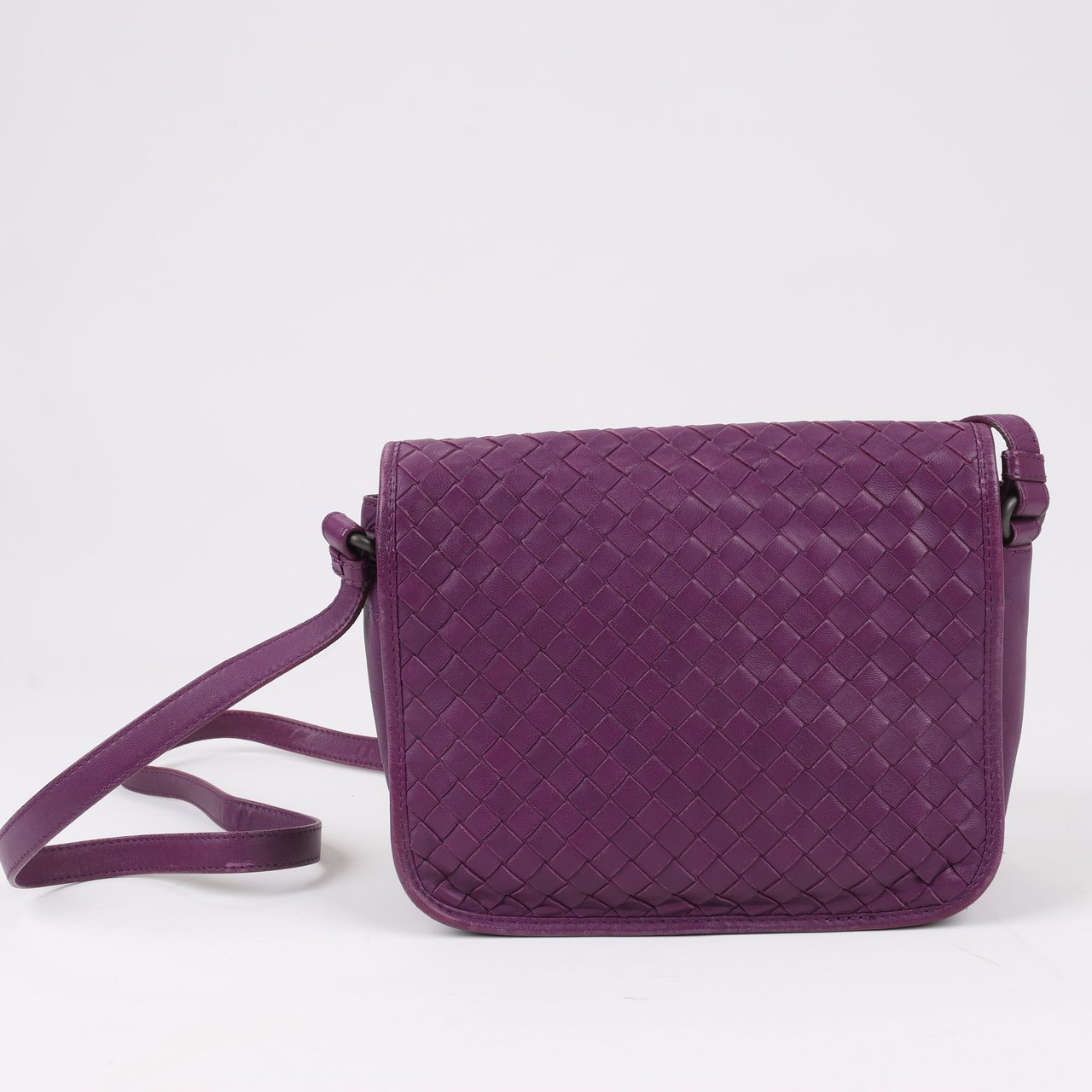 Bottega Veneta BOTTEGA VENETA Intrecciato Leather Shoulder Bag in Purple Paars