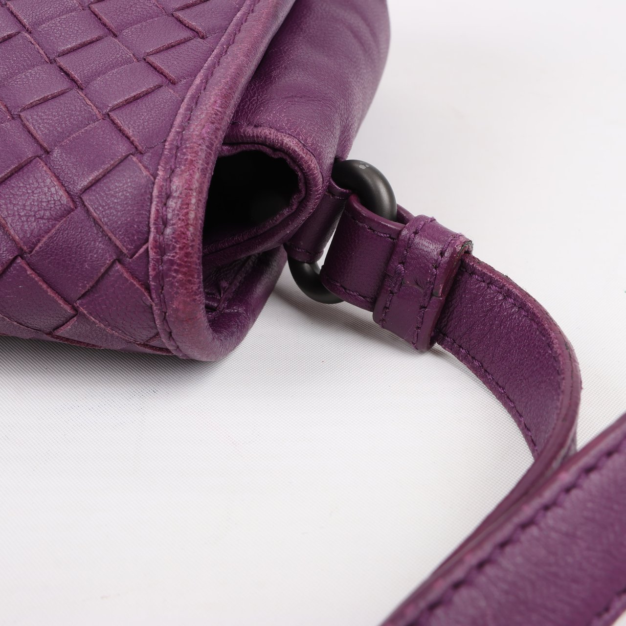 Bottega Veneta BOTTEGA VENETA Intrecciato Leather Shoulder Bag in Purple Paars