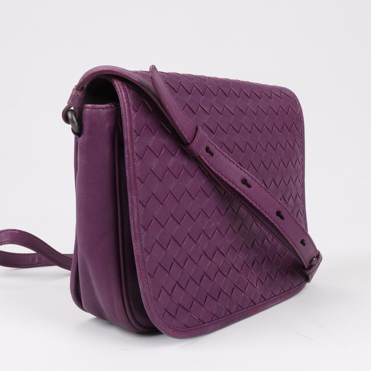 Bottega Veneta BOTTEGA VENETA Intrecciato Leather Shoulder Bag in Purple Paars